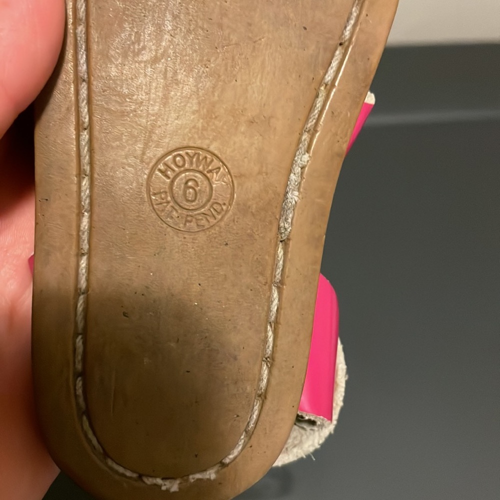 Saltwater size 6 hot pink sandal - Picture 3 of 3